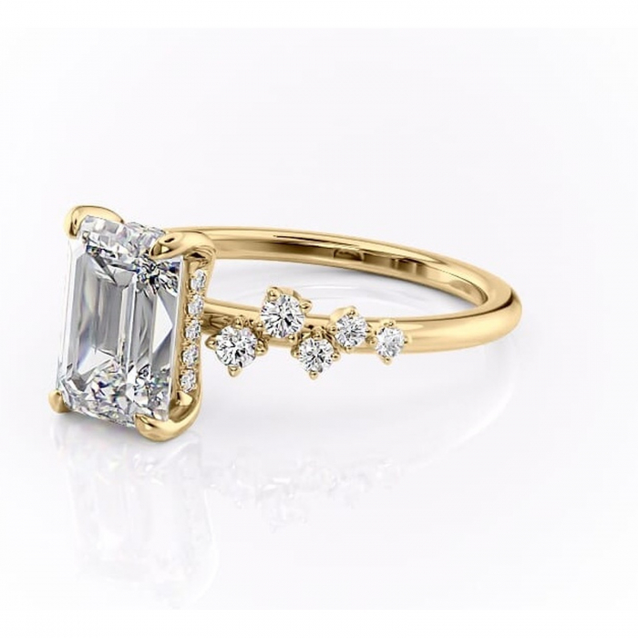 Inel de logodnă Liora din aur Galben 18kt cu moissanite tăietură smarald – Pietre laterale rafinată pentru profil înalt | Personalizează și configurează gratuit online [7]