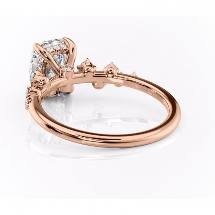 Inel de logodnă Liora din aur Rose 14kt cu moissanite tăietură pernă – Pietre laterale rafinată pentru profil înalt | Personalizează și configurează gratuit online [4]