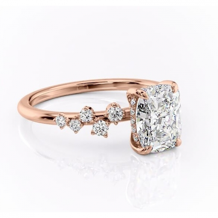 Inel de logodnă Liora din aur Rose 14kt cu moissanite tăietură pernă – Pietre laterale rafinată pentru profil înalt | Personalizează și configurează gratuit online [1]
