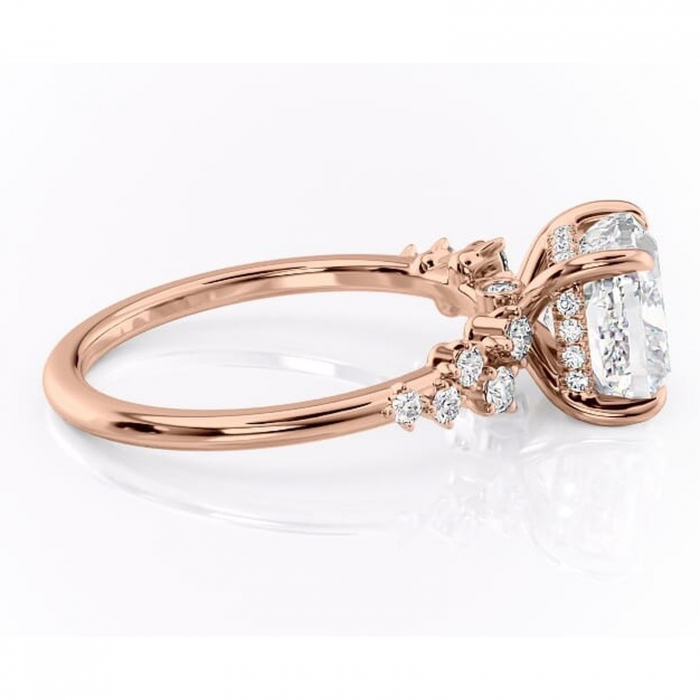 Inel de logodnă Liora din aur Rose 18kt cu moissanite tăietură pernă – Pietre laterale rafinată pentru profil înalt | Personalizează și configurează gratuit online [2]
