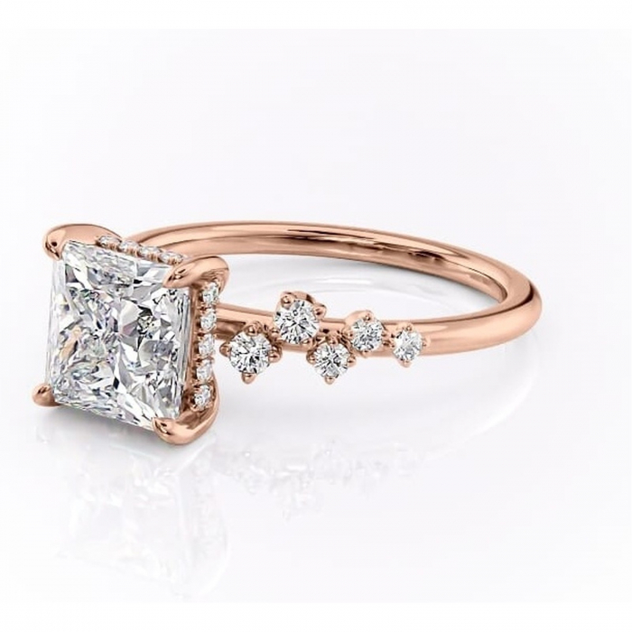 Inel de logodnă Liora din aur Rose 18kt cu moissanite tăietură princess – Pietre laterale rafinată pentru profil înalt | Personalizează și configurează gratuit online [7]