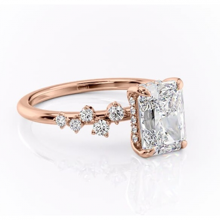Inel de logodnă Liora din aur Rose 18kt cu moissanite tăietură radiantă – Pietre laterale rafinată pentru profil înalt | Personalizează și configurează gratuit online [1]