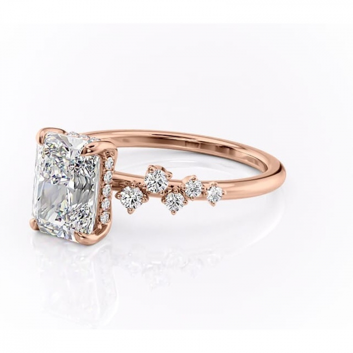 Inel de logodnă Liora din aur Rose 18kt cu moissanite tăietură radiantă – Pietre laterale rafinată pentru profil înalt | Personalizează și configurează gratuit online [7]