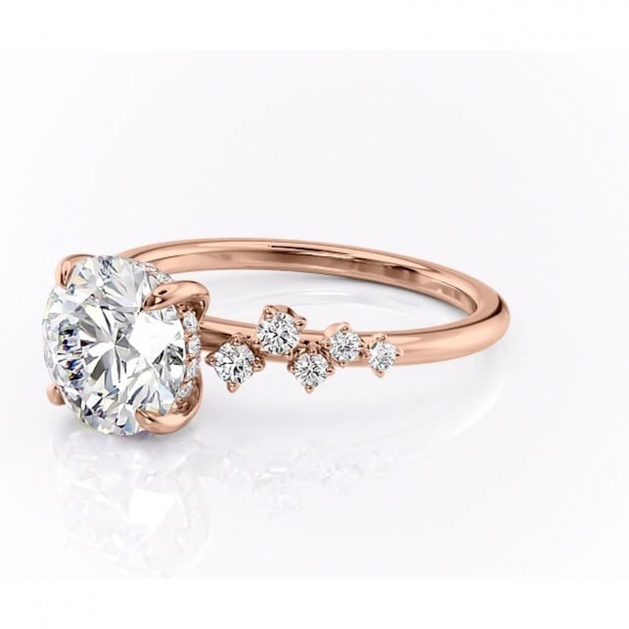 Inel de logodnă Liora din aur Rose 14kt cu moissanite tăietură rotundă – Pietre laterale rafinată pentru profil înalt | Personalizează și configurează gratuit online [7]