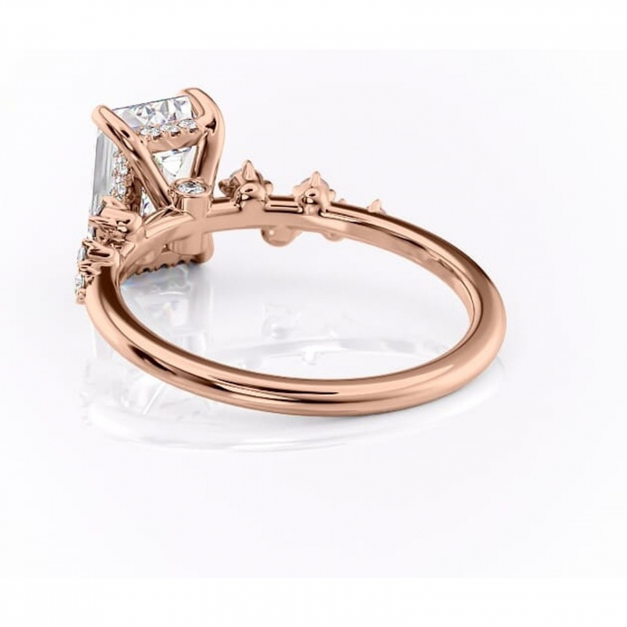 Inel de logodnă Liora din aur Rose 14kt cu moissanite tăietură smarald – Pietre laterale rafinată pentru profil înalt | Personalizează și configurează gratuit online [4]