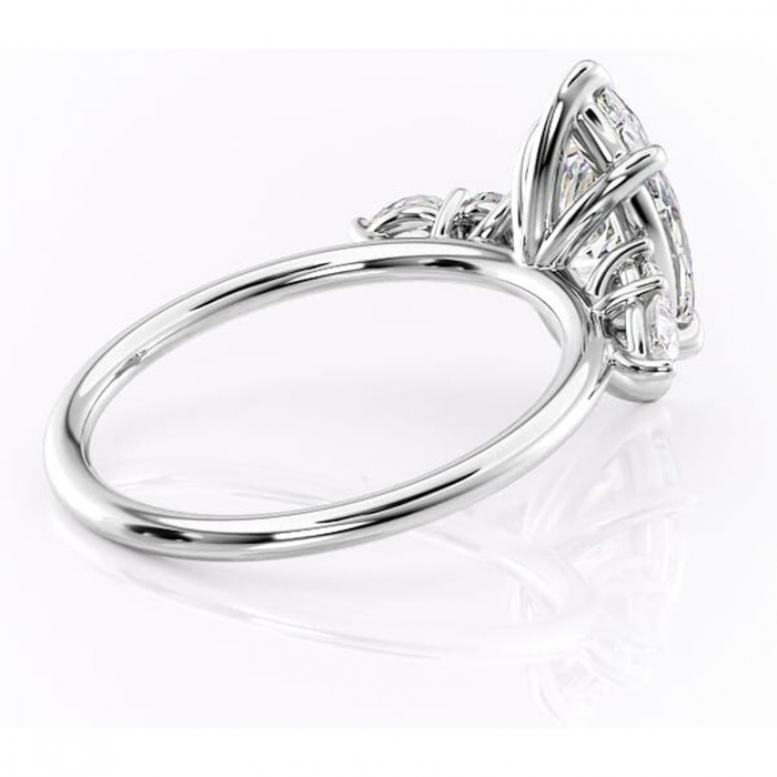 Inel de logodnă Lucinda din aur Alb 18kt cu moissanite tăietură marquise – Montură cu trei pietre rafinată pentru profil înalt | Personalizează și configurează gratuit online [3]