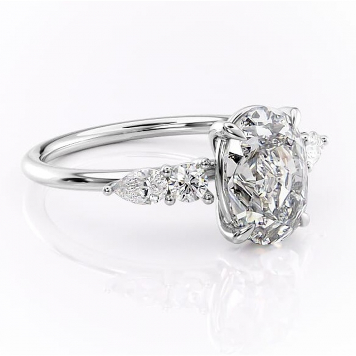 Inel de logodnă Lucinda din aur Alb 14kt cu moissanite tăietură ovală – Montură cu trei pietre rafinată pentru profil înalt | Personalizează și configurează gratuit online [1]
