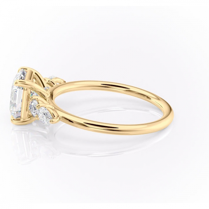 Inel de logodnă Lucinda din aur Galben 14kt cu moissanite tăietură asscher – Montură cu trei pietre rafinată pentru profil înalt | Personalizează și configurează gratuit online [6]