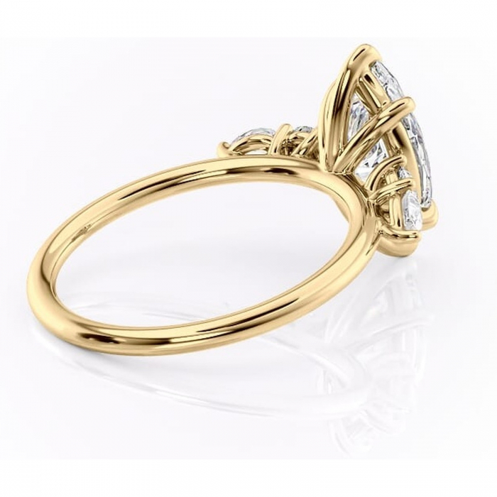 Inel de logodnă Lucinda din aur Galben 14kt cu moissanite tăietură marquise – Montură cu trei pietre rafinată pentru profil înalt | Personalizează și configurează gratuit online [3]