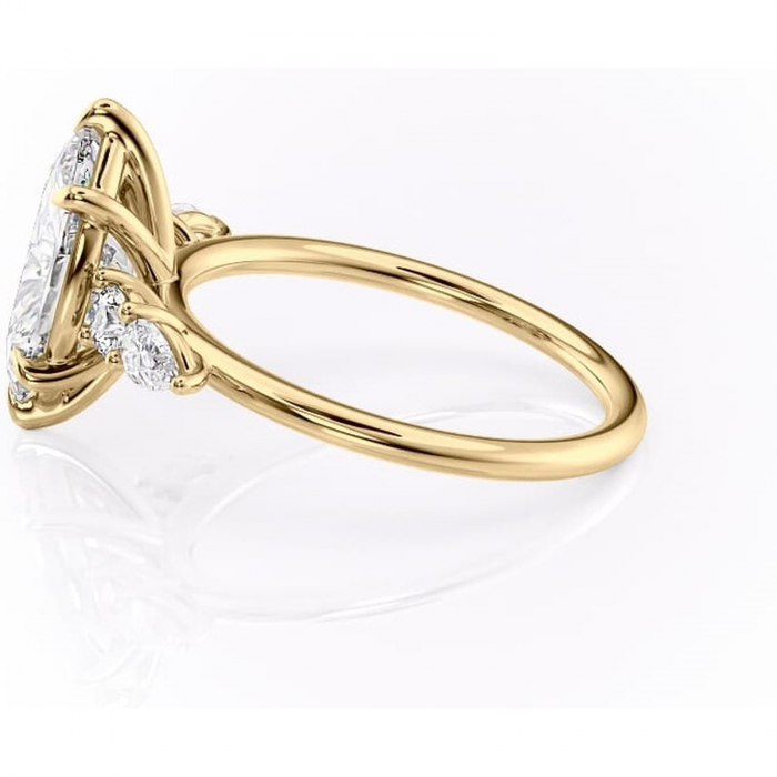 Inel de logodnă Lucinda din aur Galben 14kt cu moissanite tăietură marquise – Montură cu trei pietre rafinată pentru profil înalt | Personalizează și configurează gratuit online [6]