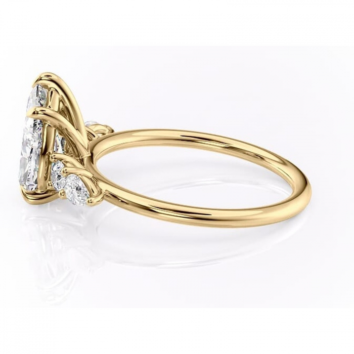 Inel de logodnă Lucinda din aur Galben 14kt cu moissanite tăietură pară – Montură cu trei pietre rafinată pentru profil înalt | Personalizează și configurează gratuit online [6]