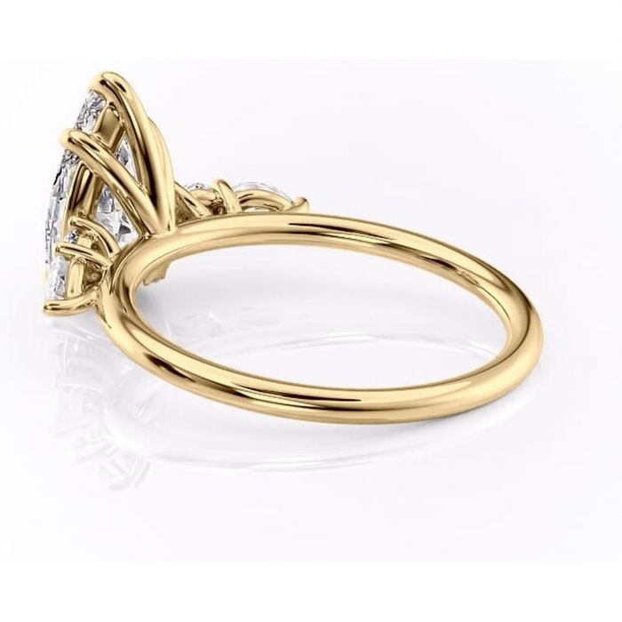 Inel de logodnă Lucinda din aur Galben 14kt cu moissanite tăietură pară – Montură cu trei pietre rafinată pentru profil înalt | Personalizează și configurează gratuit online [5]