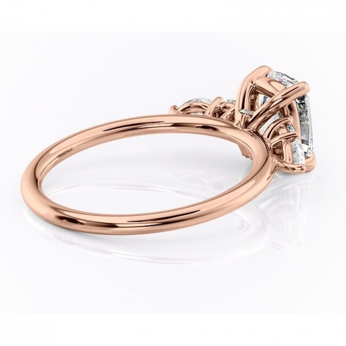 Inel de logodnă Lucinda din aur Rose 14kt cu moissanite tăietură asscher – Montură cu trei pietre rafinată pentru profil înalt | Personalizează și configurează gratuit online [3]