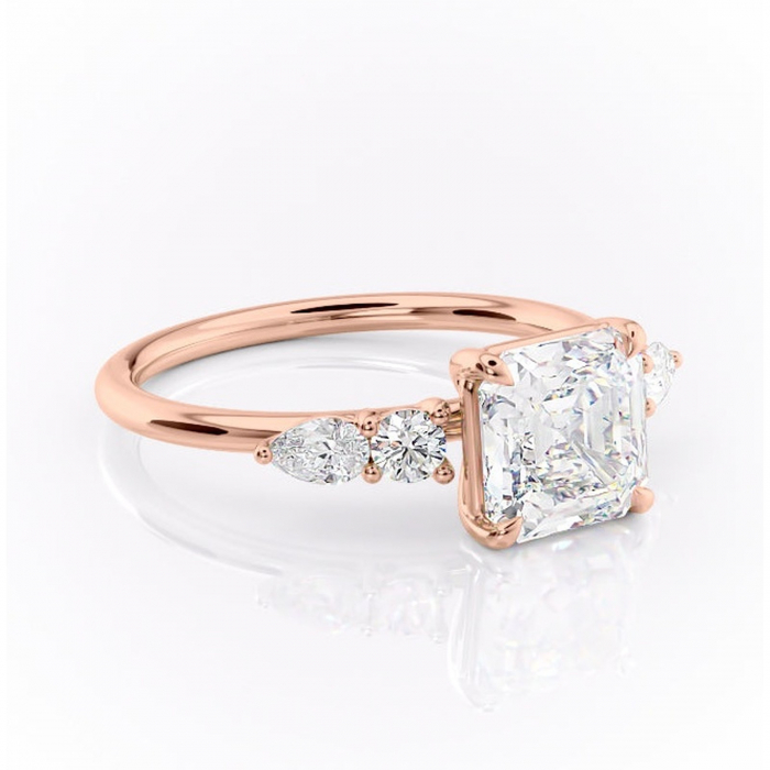 Inel de logodnă Lucinda din aur Rose 14kt cu moissanite tăietură asscher – Montură cu trei pietre rafinată pentru profil înalt | Personalizează și configurează gratuit online [1]