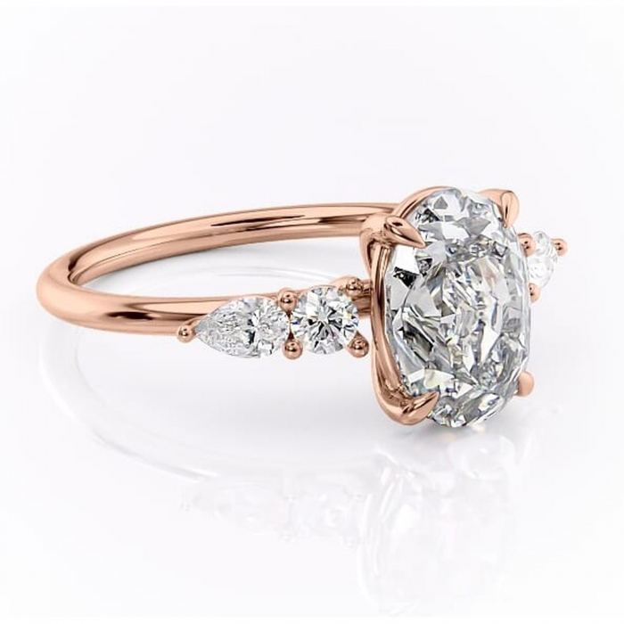 Inel de logodnă Lucinda din aur Rose 14kt cu moissanite tăietură ovală – Montură cu trei pietre rafinată pentru profil înalt | Personalizează și configurează gratuit online [1]