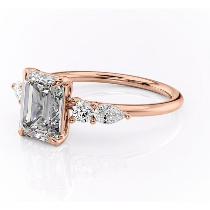 Inel de logodnă Lucinda din aur Rose 14kt cu moissanite tăietură smarald – Montură cu trei pietre rafinată pentru profil înalt | Personalizează și configurează gratuit online [7]