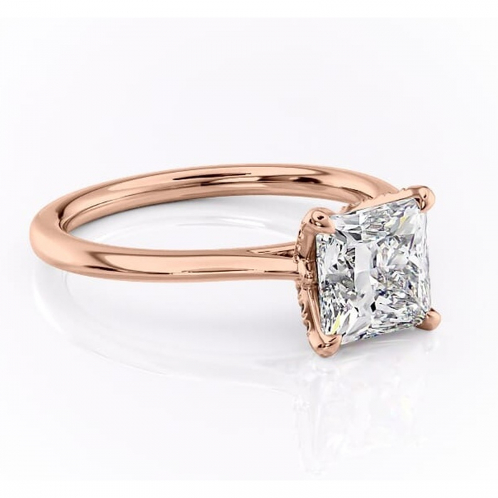 Inel de logodnă Luma din aur Rose 18kt cu moissanite tăietură princess – Solitar rafinată pentru profil înalt | Personalizează și configurează gratuit online [1]