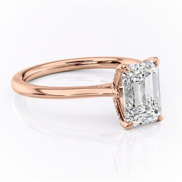 Inel de logodnă Luma din aur Rose 18kt cu moissanite tăietură smarald – Solitar rafinată pentru profil înalt | Personalizează și configurează gratuit online [1]
