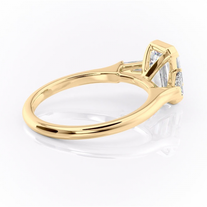 Inel de logodnă Lunaria din aur Galben 14kt cu moissanite tăietură smarald – Solitar rafinată pentru profil înalt | Personalizează și configurează gratuit online [3]