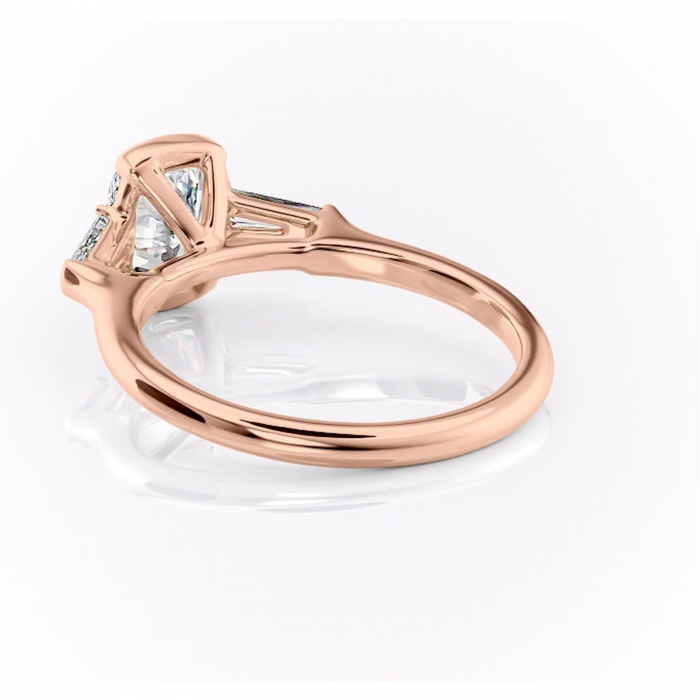 Inel de logodnă Lunaria din aur Rose 14kt cu moissanite tăietură pernă – Solitar rafinată pentru profil înalt | Personalizează și configurează gratuit online [4]