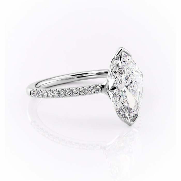 Inel de logodnă Maelis din aur Alb 14kt cu moissanite tăietură marquise – Montură închisă rafinată pentru profil mediu | Personalizează și configurează gratuit online [1]