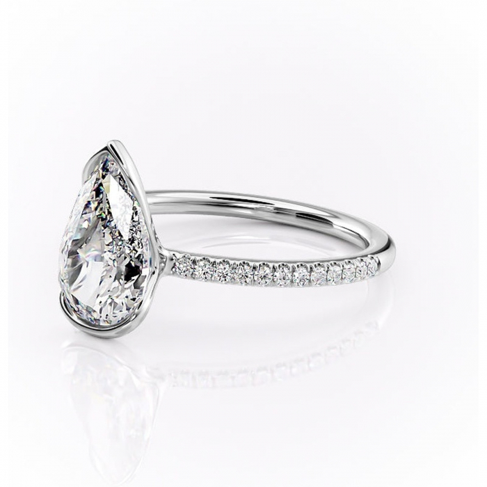 Inel de logodnă Maelis din aur Alb 14kt cu moissanite tăietură pară – Montură închisă rafinată pentru profil mediu | Personalizează și configurează gratuit online [7]