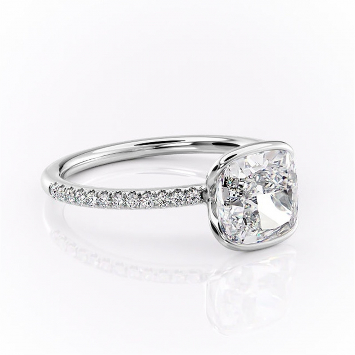 Inel de logodnă Maelis din aur Alb 14kt cu moissanite tăietură pernă – Montură închisă rafinată pentru profil mediu | Personalizează și configurează gratuit online [1]