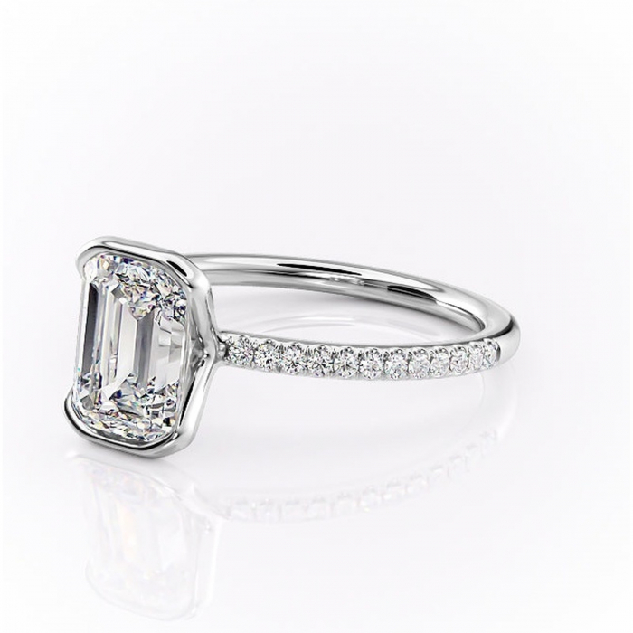 Inel de logodnă Maelis din aur Alb 14kt cu moissanite tăietură smarald – Montură închisă rafinată pentru profil mediu | Personalizează și configurează gratuit online [7]