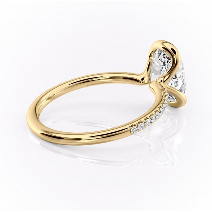 Inel de logodnă Maelis din aur Galben 14kt cu moissanite tăietură ovală – Montură închisă rafinată pentru profil mediu | Personalizează și configurează gratuit online [3]