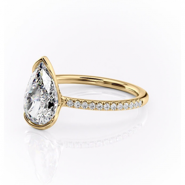 Inel de logodnă Maelis din aur Galben 14kt cu moissanite tăietură pară – Montură închisă rafinată pentru profil mediu | Personalizează și configurează gratuit online [7]