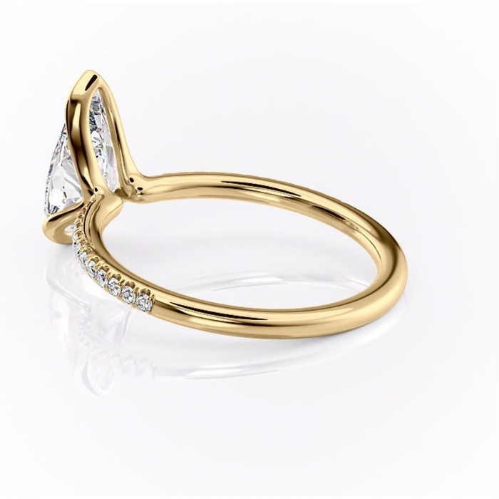 Inel de logodnă Maelis din aur Galben 14kt cu moissanite tăietură pară – Montură închisă rafinată pentru profil mediu | Personalizează și configurează gratuit online [5]
