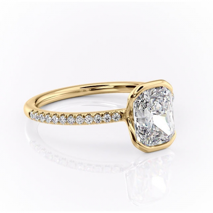 Inel de logodnă Maelis din aur Galben 14kt cu moissanite tăietură radiantă – Montură închisă rafinată pentru profil mediu | Personalizează și configurează gratuit online [1]