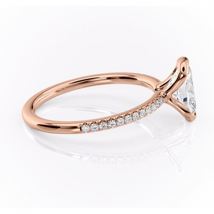 Inel de logodnă Maelis din aur Rose 14kt cu moissanite tăietură pernă – Montură închisă rafinată pentru profil mediu | Personalizează și configurează gratuit online [2]