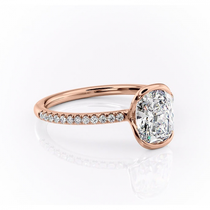 Inel de logodnă Maelis din aur Rose 14kt cu moissanite tăietură pernă – Montură închisă rafinată pentru profil mediu | Personalizează și configurează gratuit online [1]