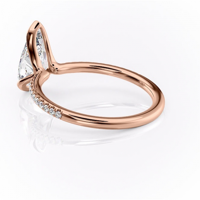 Inel de logodnă Maelis din aur Rose 14kt cu moissanite tăietură pară – Montură închisă rafinată pentru profil mediu | Personalizează și configurează gratuit online [5]