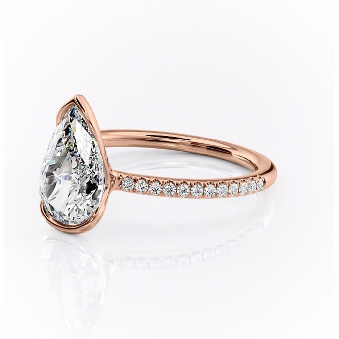 Inel de logodnă Maelis din aur Rose 14kt cu moissanite tăietură pară – Montură închisă rafinată pentru profil mediu | Personalizează și configurează gratuit online [7]