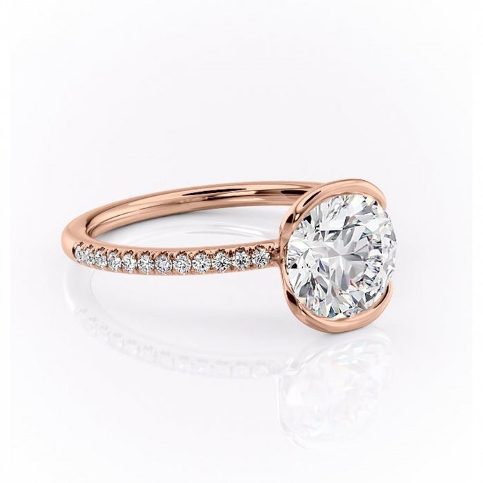 Inel de logodnă Maelis din aur Rose 14kt cu moissanite tăietură rotundă – Montură închisă rafinată pentru profil mediu | Personalizează și configurează gratuit online [1]
