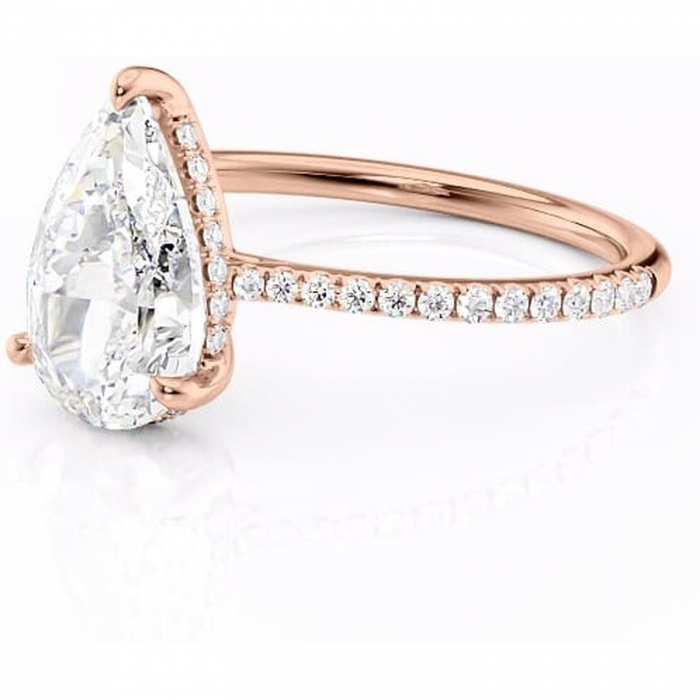 Inel de logodnă Marigold din aur Rose 18kt cu moissanite tăietură pară – Montură pavé rafinată pentru profil jos | Personalizează și configurează gratuit online [7]