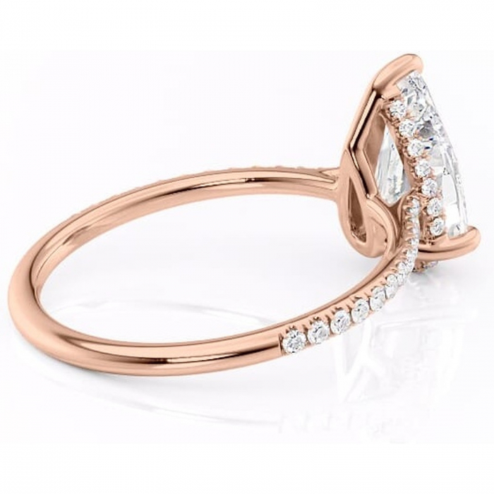 Inel de logodnă Marigold din aur Rose 18kt cu moissanite tăietură pară – Montură pavé rafinată pentru profil jos | Personalizează și configurează gratuit online [3]
