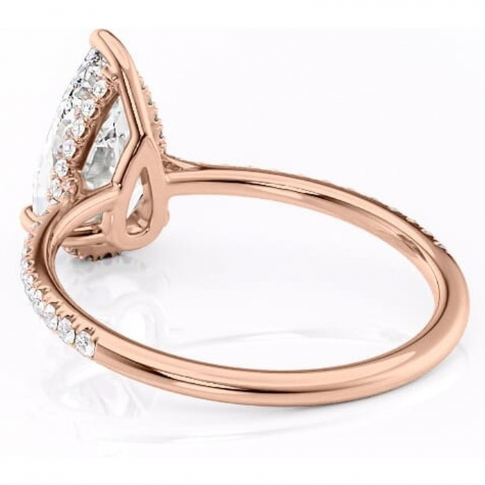 Inel de logodnă Marigold din aur Rose 18kt cu moissanite tăietură pară – Montură pavé rafinată pentru profil jos | Personalizează și configurează gratuit online [4]