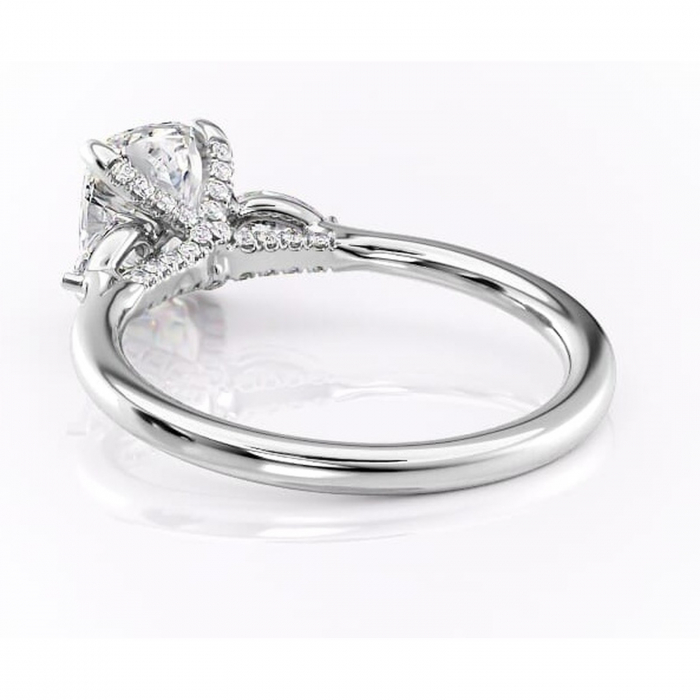 Inel de logodnă Matilda din aur Alb 14kt cu moissanite tăietură asscher – Montură cu trei pietre rafinată pentru profil înalt | Personalizează și configurează gratuit online [4]