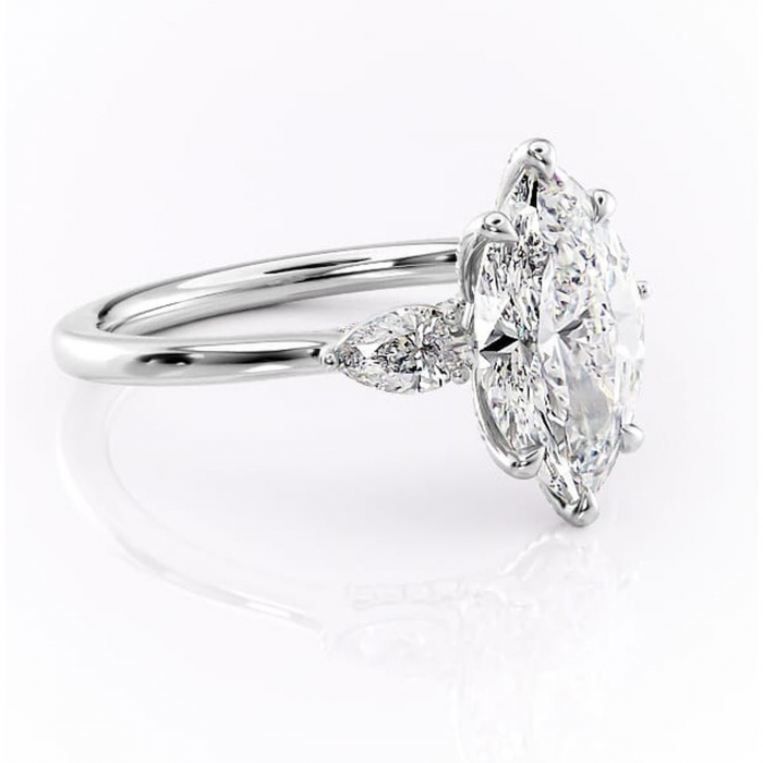 Inel de logodnă Matilda din aur Alb 14kt cu moissanite tăietură marquise – Montură cu trei pietre rafinată pentru profil înalt | Personalizează și configurează gratuit online [1]