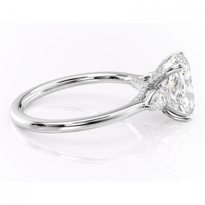 Inel de logodnă Matilda din aur Alb 14kt cu moissanite tăietură ovală – Montură cu trei pietre rafinată pentru profil înalt | Personalizează și configurează gratuit online [2]