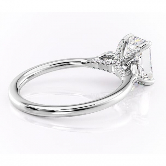 Inel de logodnă Matilda din aur Alb 14kt cu moissanite tăietură radiantă – Montură cu trei pietre rafinată pentru profil înalt | Personalizează și configurează gratuit online [3]