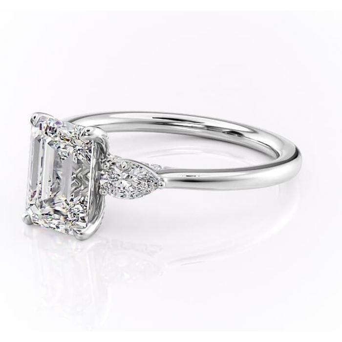 Inel de logodnă Matilda din aur Alb 14kt cu moissanite tăietură smarald – Montură cu trei pietre rafinată pentru profil înalt | Personalizează și configurează gratuit online [7]