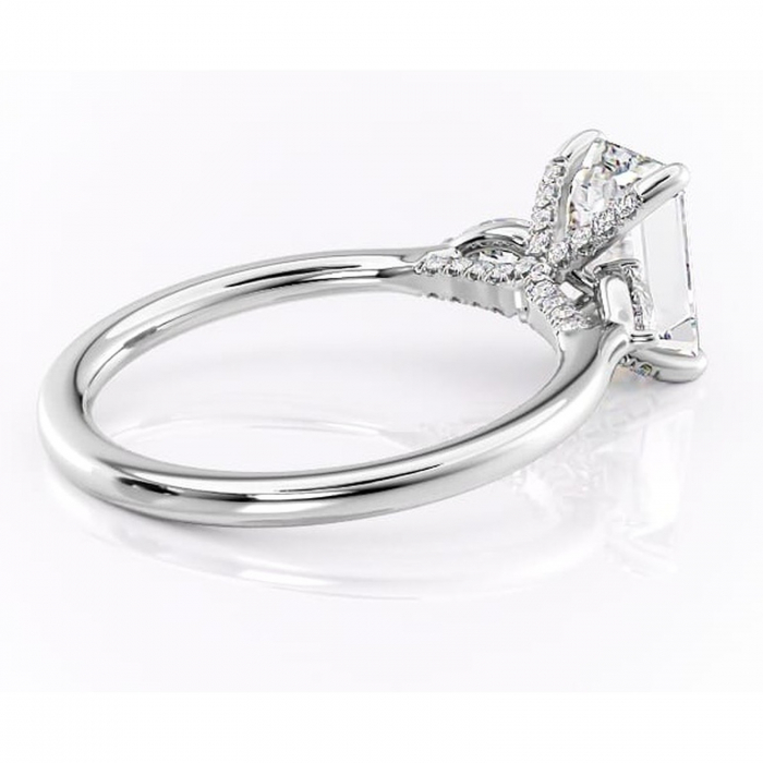 Inel de logodnă Matilda din aur Alb 14kt cu moissanite tăietură smarald – Montură cu trei pietre rafinată pentru profil înalt | Personalizează și configurează gratuit online [3]