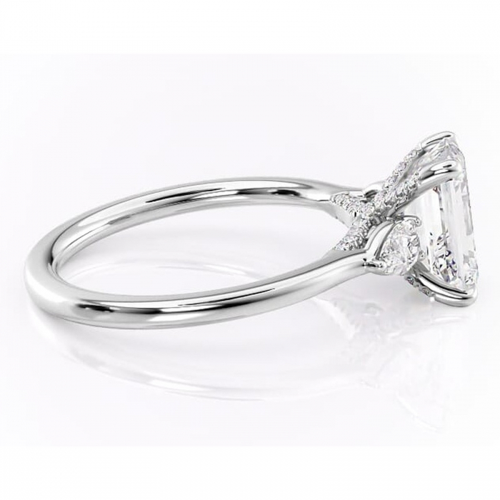 Inel de logodnă Matilda din aur Alb 14kt cu moissanite tăietură smarald – Montură cu trei pietre rafinată pentru profil înalt | Personalizează și configurează gratuit online [2]