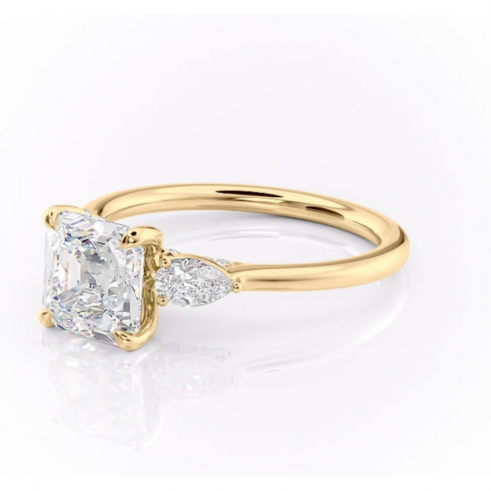Inel de logodnă Matilda din aur Galben 18kt cu moissanite tăietură asscher – Montură cu trei pietre rafinată pentru profil înalt | Personalizează și configurează gratuit online [7]