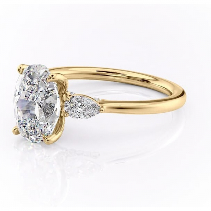 Inel de logodnă Matilda din aur Galben 14kt cu moissanite tăietură ovală – Montură cu trei pietre rafinată pentru profil înalt | Personalizează și configurează gratuit online [7]