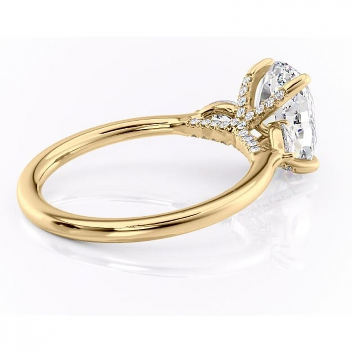 Inel de logodnă Matilda din aur Galben 14kt cu moissanite tăietură ovală – Montură cu trei pietre rafinată pentru profil înalt | Personalizează și configurează gratuit online [3]